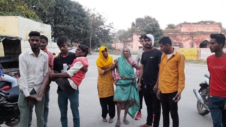 संभल: छात्राओं से छेड़खानी के विरोध पर दो समुदायों के बीच बवाल, जमकर हुई पत्थबाजी UP Tak