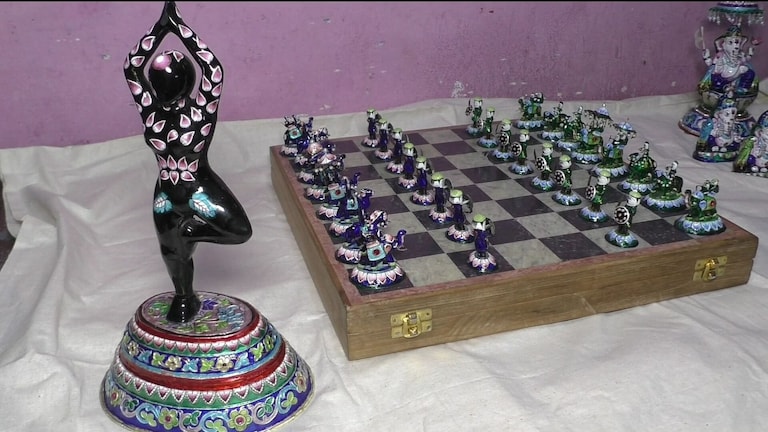 गुलाबी मीनाकारी: PM मोदी के हाथों US में कमला हैरिस तक पहुंची काशी की कला UP Tak