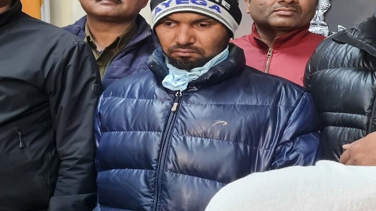 लखनऊ: 1 लाख का इनामी बांग्लादेशी को चढ़ा पुलिस के हत्थे, लूटपाट और डकैती के दर्ज हैं केस UP Tak