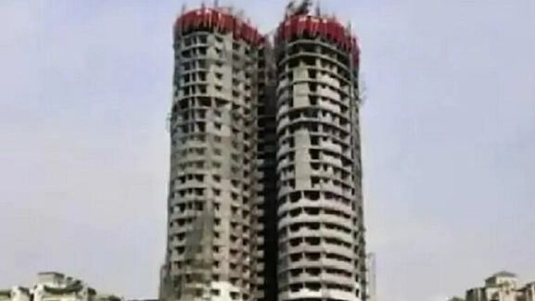 नोएडा: सुपरटेक के दो अवैध टावर में विस्फोटक रखने का काम आज नहीं हो पाया, जानें वजह UpTak