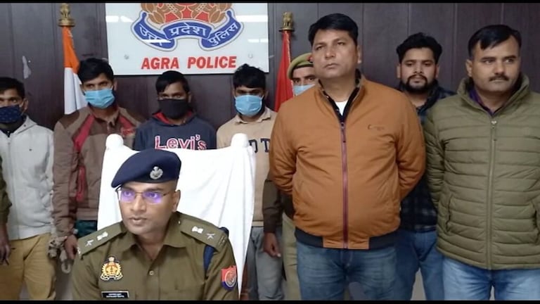 आगरा: कर्ज उतारने के लिए चार भाइयों ने रची ट्रक डकैती की साजिश, पुलिस ने ऐसे किया खुलासा UPTak
