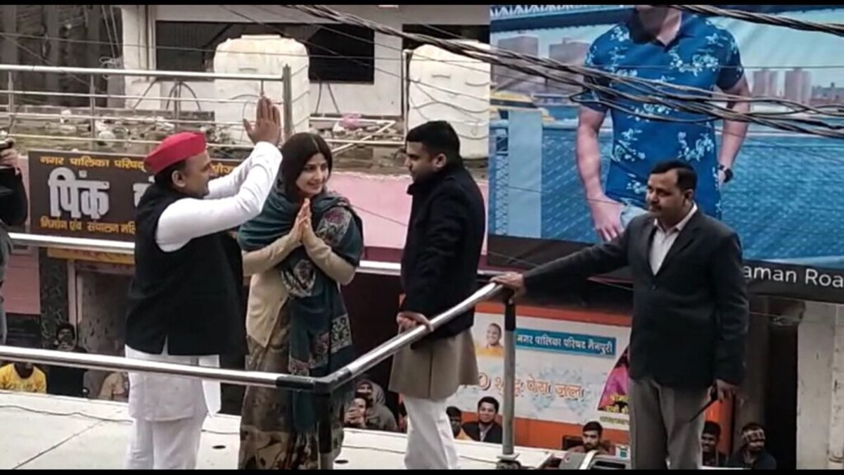 मैनपुरी: बाजार में पत्नी डिंपल यादव के संग अखिलेश ने भुने आलू और चाट का उठाया लुत्फ UP Tak
