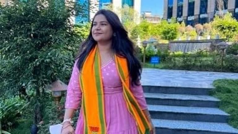 सपा ने यूपी BJP युवा मोर्चा की सोशल मीडिया हेड ऋचा के खिलाफ दर्ज कराया केस, ये है आरोप UP Tak