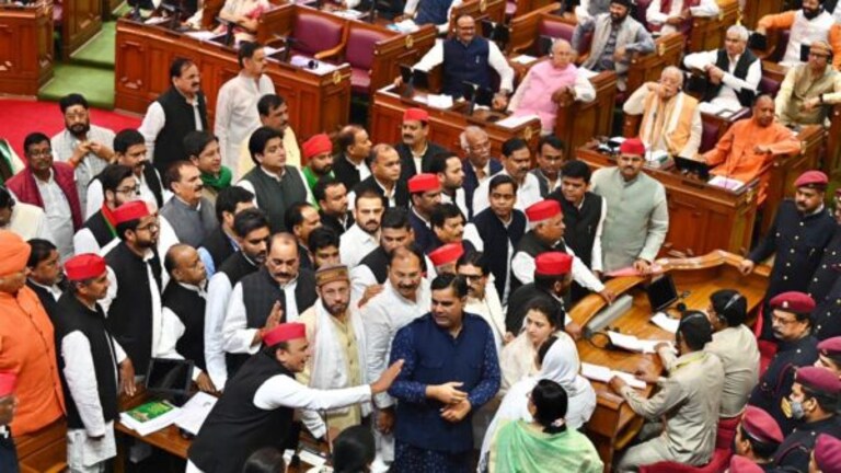 यूपी विधानसभा में महंगाई के मुद्दे पर हंगामा, समाजवादी पार्टी ने सदन से किया वॉकआउट UPTak