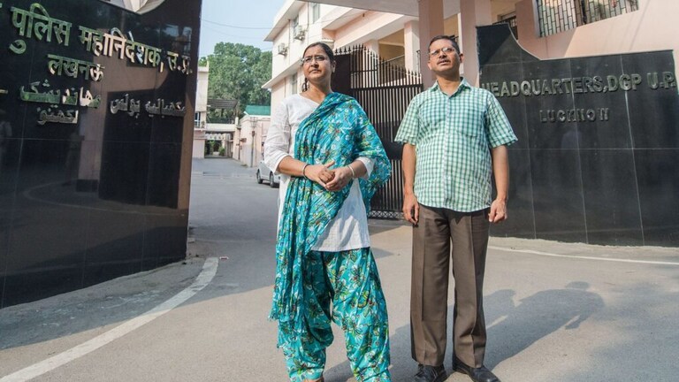 पूर्व IPS अमिताभ ठाकुर की पत्नी का ड्राइविंग लाइसेंस निकला फर्जी, 20 साल बाद यूं पता चला UP Tak