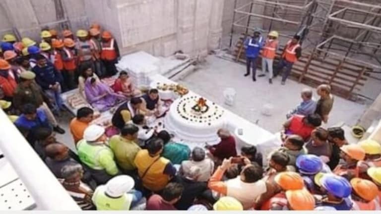 राम मंदिर के गर्भगृह की चौखट का निर्माण माघ पूर्णिमा के दिन शुभ मुहूर्त में हुआ संपन्न UP Tak
