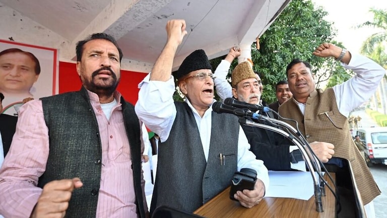 रामपुर उपचुनाव: SP साहब जिंदाबाद, पुलिस के डंडे जिंदाबाद…मंच से नारे लगाने लगे आजम खान UPTak