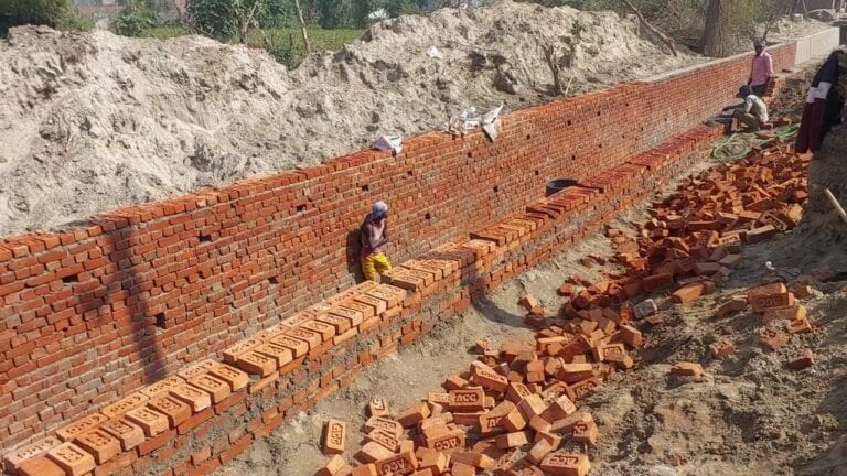 बहराइच: सवालों के घेरे में आया नगर पालिका का नाला निर्माण, ठेकेदारों ने किया बड़ा भ्रष्टाचार! UP Tak