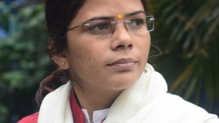 समाजवादी पार्टी से निकाली गईं तो ऋचा सिंह का फूटा गुस्सा, सीधे अखिलेश यादव को ही लपेट लिया UPTak