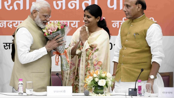 यूपी चुनाव 2022: क्या मिर्जापुर में अनुप्रिया-BJP के गठजोड़ को शिकस्त दे पाएगा विपक्ष? UP Tak