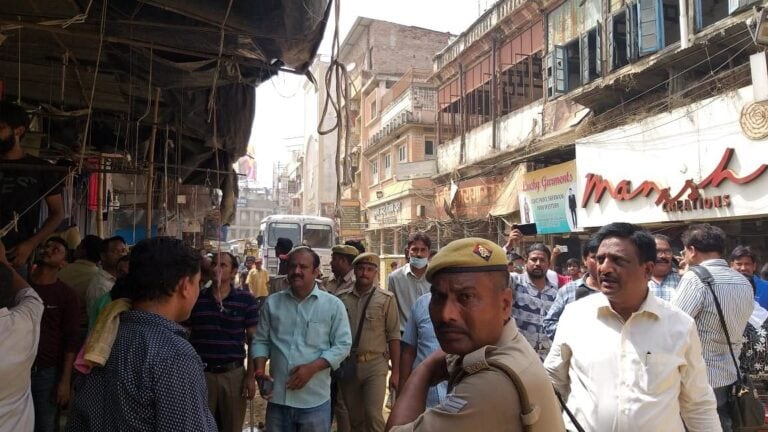 लखनऊ: इन 5 मॉडल बाजारों में लगेगा फ्री वाईफाई, स्ट्रिप लाइटों से चमकेगा बाजार, जानें योजना UP Tak