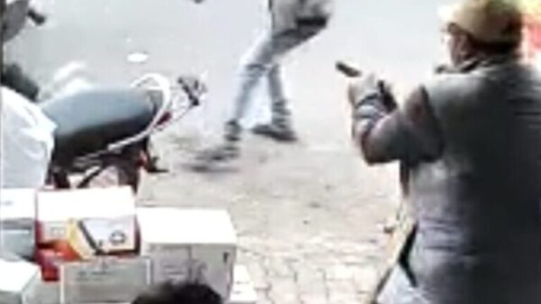 उमेश पाल हत्याकांड के शूटरों पर अब भारी इनाम का ऐलान, एक्शन में प्रयागराज पुलिस WhatsApp Image 2023-02-27 at 13.03.11 (1)