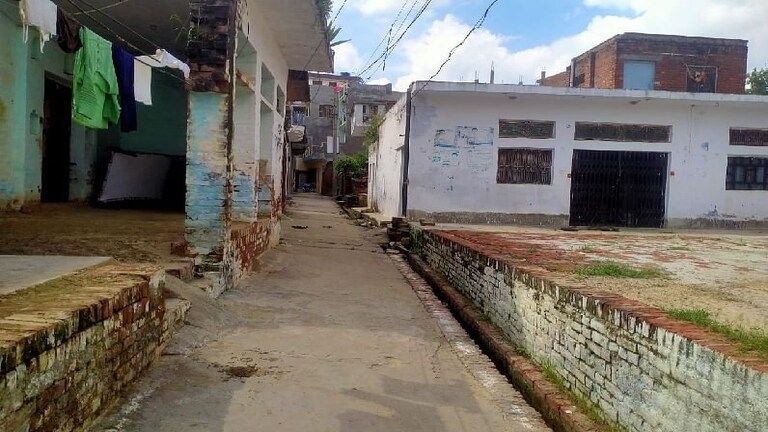 कानपुर: कुरसौली गांव में रहस्यमयी बुखार से अब तक 13 मौतें, लोग ‘पलायन’ को मजबूर UP Tak