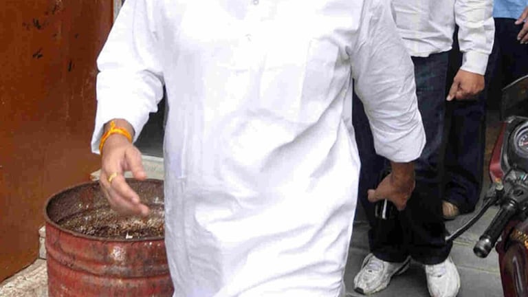 तीन शादी करने वाले बाहुबली पूर्व सांसद धनंजय सिंह की कहानी, तस्वीरों की जुबानी UP Tak