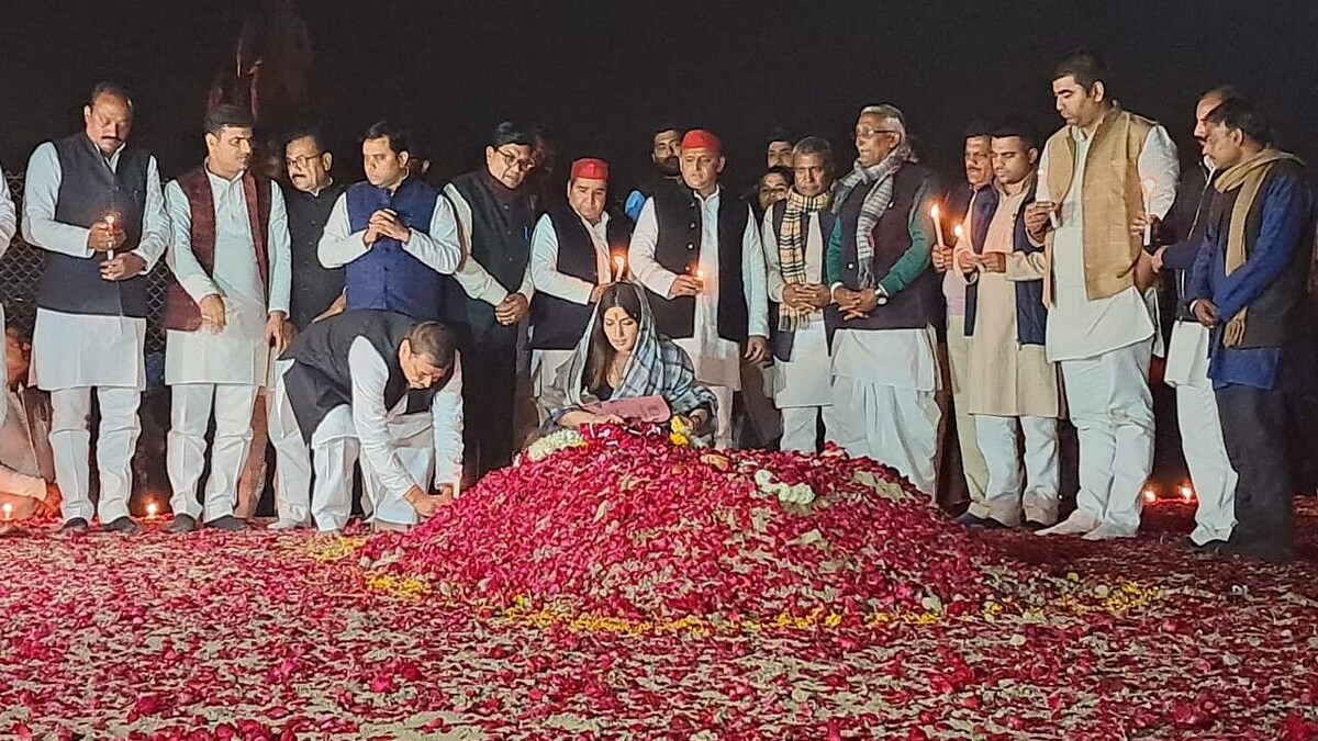 मैनपुरी उपचुनाव: जीत के बाद मुलायम की समाधि स्थल पर पहुंचीं डिंपल यादव, नेताजी को किया नमन UP Tak