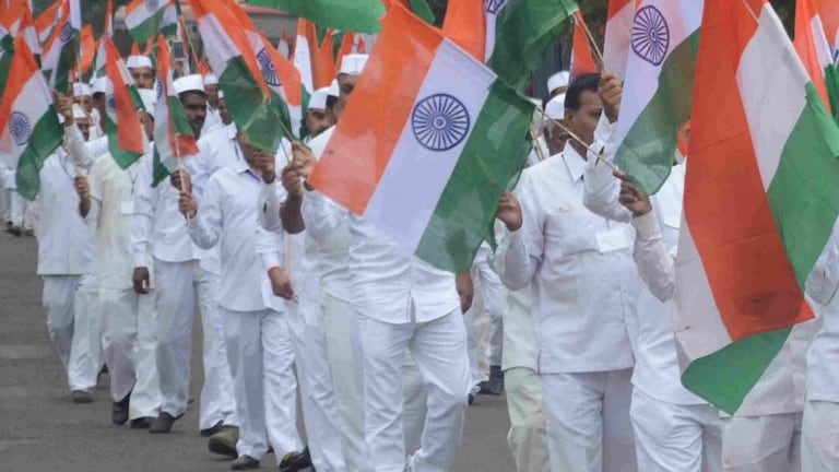 लखनऊ: 15 अगस्त को इस वक्त चौराहों पर होगा रेड सिग्नल, 5 मिनट पहले बजेगा सायरन, जानें क्यों UP Tak