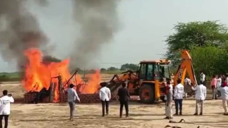 कानपुर देहात अग्निकांड की घटना को किया गया रीक्रिएट, SIT की टीम ने झोपड़ी बनाकर लगाई गई आग UP Tak