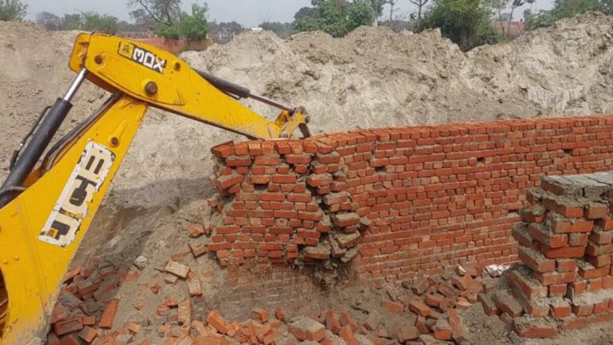UP Tak इंपैक्ट: ढह गया भ्रष्टाचार का ‘नाला’, 48 लाख की लागत से हो रहा था घटिया निर्माण UP Tak