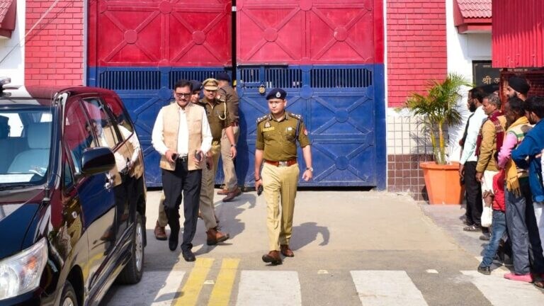 बरेली DM-SSP ने जिला जेल में मारा छापा, ‘अतीक अहमद से कनेक्शन की ये बात पता चली’ बरेली जिला जेल