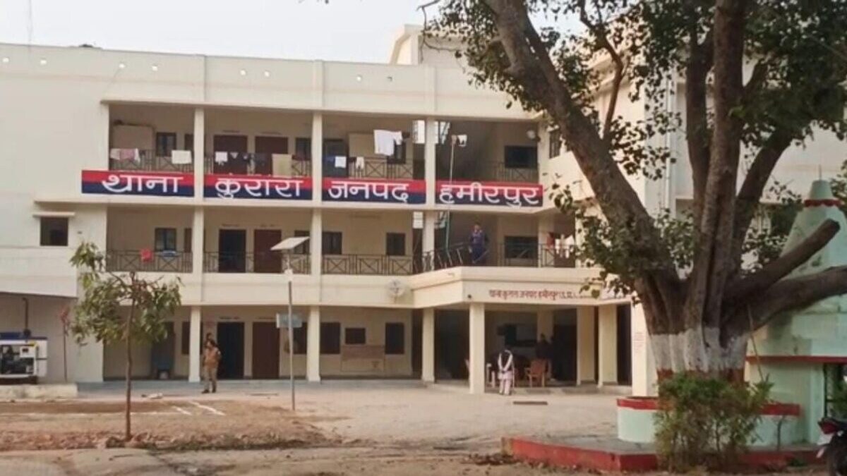 हमीरपुर: पुलिस ने कार चालक को हेलमेट और बाइक सवार को सीट बेल्ट नहीं लगाने पर कटा चालान! UP Tak