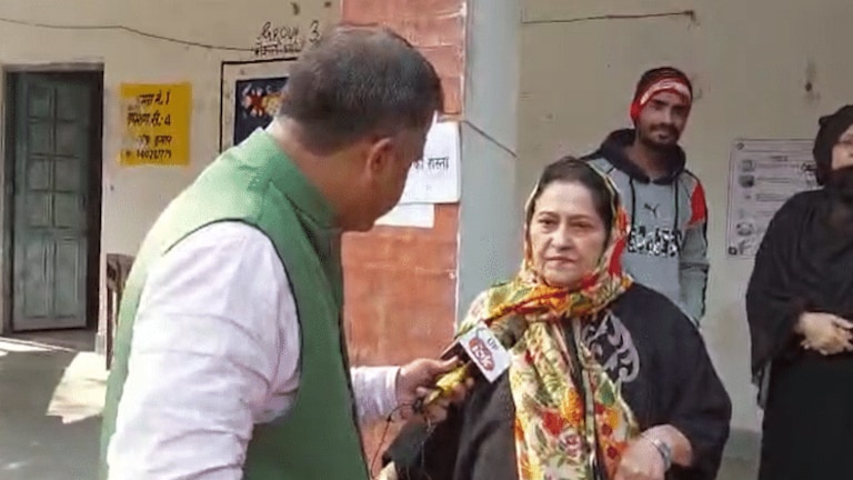 रामपुर: ‘लोगों को मारा-पीटा जा रहा’ -वोट डालने के बाद आजम खान की पत्नी ने लगाया गंभीर आरोप UP Tak