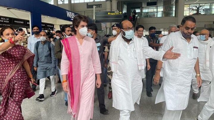 ‘किसान न्याय रैली’ के लिए वाराणसी पहुंचीं प्रियंका, विश्वनाथ मंदिर में की पूजा-अर्चना UP Tak