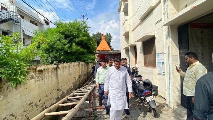 लोगों को फोन मिला पूछ रहे ऊर्जा मंत्री एके शर्मा, ‘भाई साहब समस्या का समाधान हुआ या नहीं?’ UP Tak