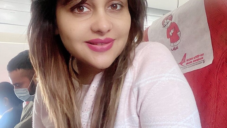 ‘यूपी में बाबा’ गाने वालीं अनामिका जैन ने क्यों कहा-‘बिहार सरकार मेरी कविता से डरी हुई है’ UP Tak