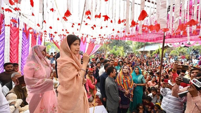 मैनपुरी उपचुनाव: डिंपल यादव बोलीं- मतदान से पहले अपने घर में ना सोएं सपा नेता-कार्यकर्ता UPTak
