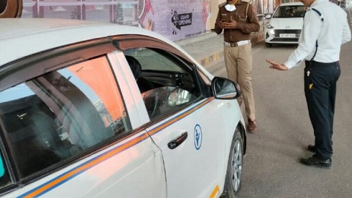 ग्रेटर नोएडा: टैक्सी में छूटे एक करोड़ रुपये के गहने फिर पुलिस एक्टिव हुई और यूं ढूंढ लाई UP Tak