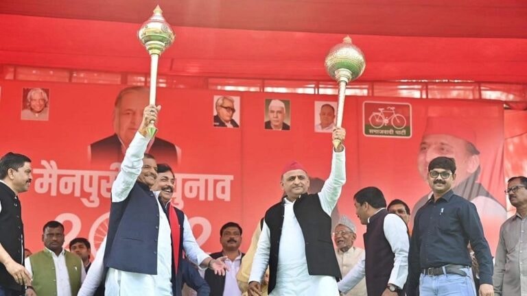 मैनपुरी उपचुनाव: BJP को अपने गढ़ में मात देने के लिए अखिलेश ने बदली रणनीति, कर रहे ये काम UPTak