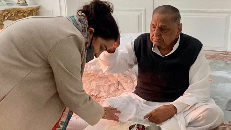 BJP में शामिल होने के बाद लखनऊ पहुंचीं अपर्णा यादव, लिया मुलायम सिंह का आशीर्वाद UP Tak