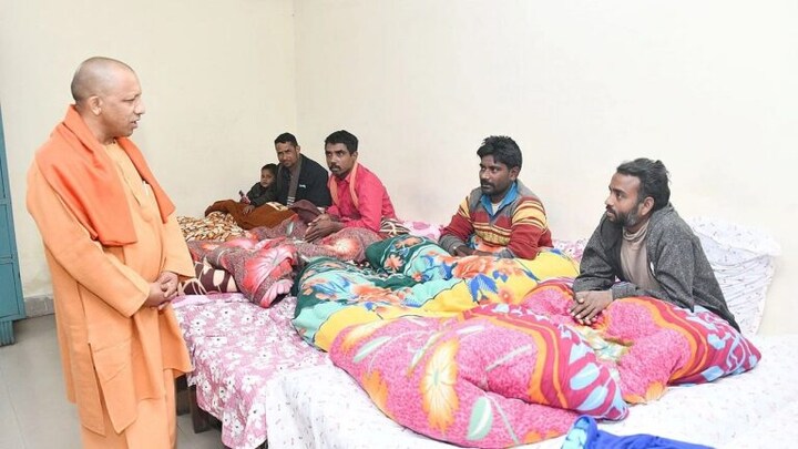 CM योगी ने किया गोरखपुर में 3 रैन बसेरों का निरीक्षण, ठहरे जरुरतमंदों को वितरित किया भोजन UP Tak