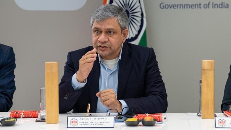 उत्तर प्रदेश के 150 स्टेशनों को विश्वस्तरीय बनाया जा रहा है: अश्विनी वैष्णव UP Tak