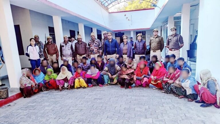 आगरा पुलिस ने पकड़े तीन दर्जन से अधिक बांग्लादेशी, ये लोग यहां क्या कर रहे थे? जानिए UP Tak