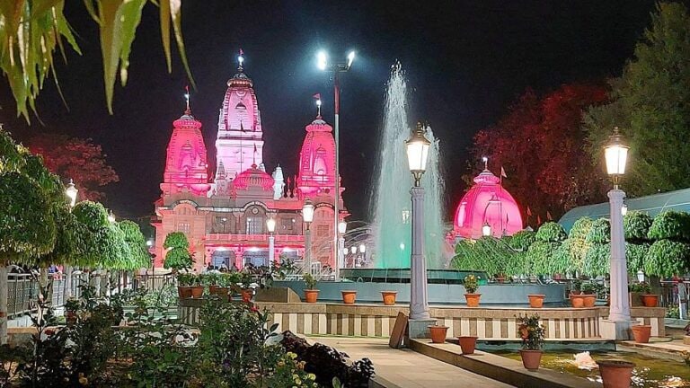 मकर संक्रांति पर गोरखनाथ मंदिर में कितने बजे से चढ़ेगी खिचड़ी? जानें शुभ मुहूर्त UP Tak