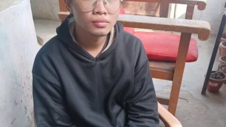 लखीमपुर खीरी में भारत-नेपाल बॉर्डर पर पकड़ा गया चीनी नागरिक, पूछताछ में जुटी पुलिस UP Tak