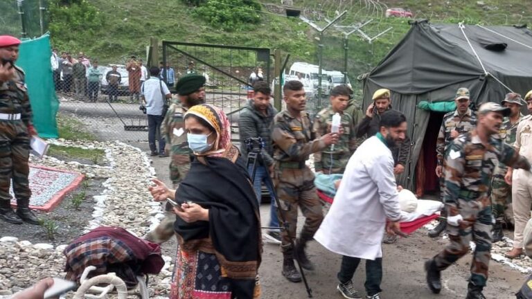 अमरनाथ: बादल फटने से आई बाढ़, नोएडा के दो श्रद्धालु लापता, कई फंसे, बचे लोगों ने ये बताया UP Tak