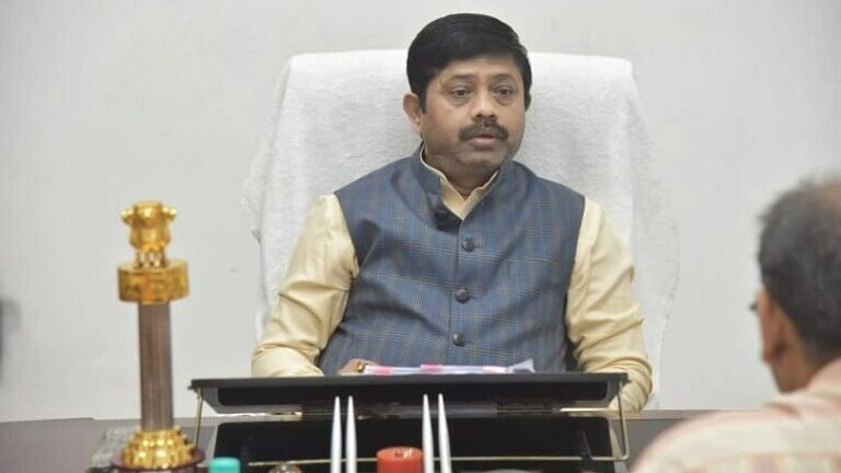 योगी सरकार के मंत्री नंदी इस मामले में पाए गए दोषी, कोर्ट ने सुनाई एक साल की सजा, जानिए UP Tak