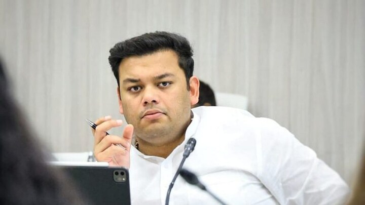 स्वास्थ्य विभाग, PWD के बाद अब बेसिक शिक्षा विभाग में तबादलों में सामने आई गड़बड़ी, जानें UP Tak