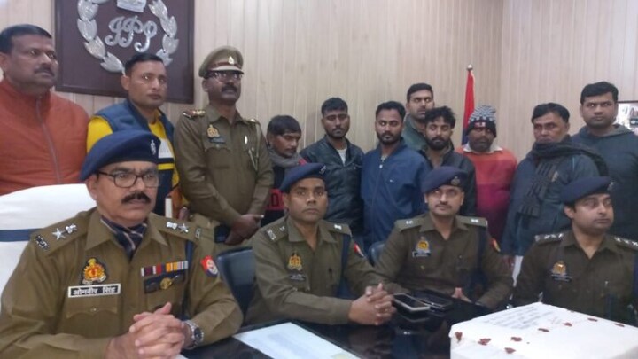 गाजीपुर: नकली नोट छापने वाले गिरोह का भंडाफोड़, लाखों की जाली करेंसी के साथ 6 गिरफ्तार UP Tak