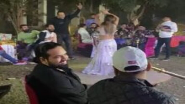 गाजियाबाद: फॉर्म हाउस पर डीजे गर्ल्स के डांस के साथ उड़ा हुक्के का धुंआ, वीडियो वायरल UP Tak