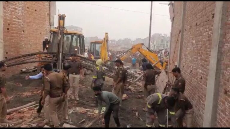 गाजियाबाद: निर्माणाधीन बिल्डिंग की शटरिंग और लेंटर गिरने से कई मजदूर दबे, 2 की मौत UP Tak
