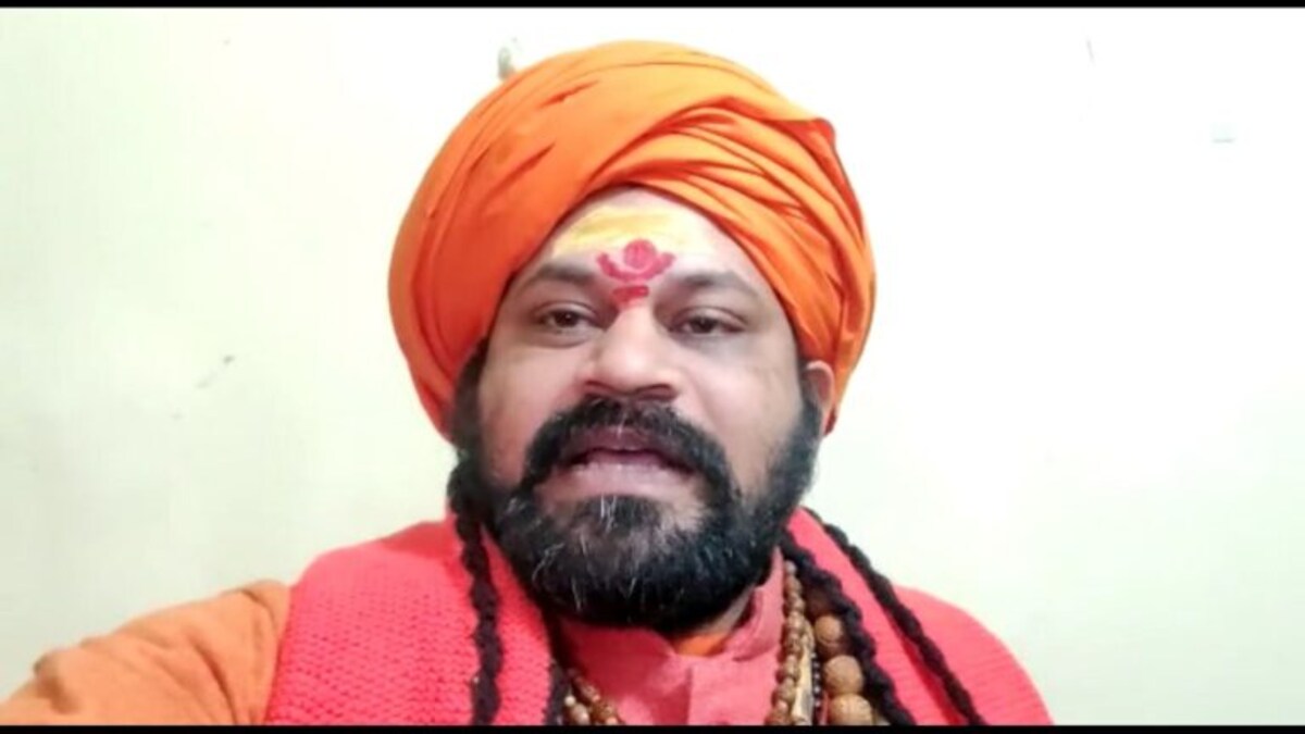 अब हनुमानगढ़ी के महंत ने स्वामी मौर्य का सिर कलम करने वाले को 21 लाख देने का कर दिया ऐलान UP Tak