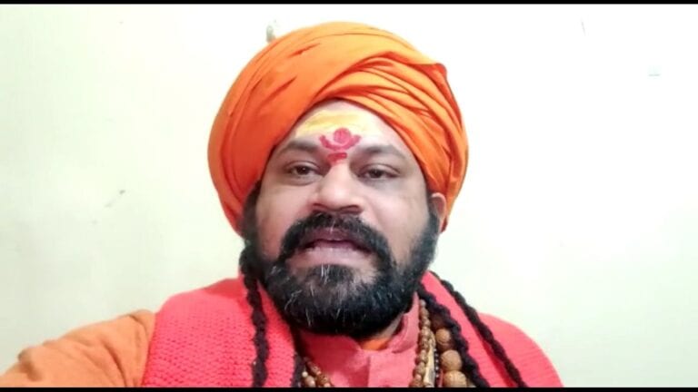 अब हनुमानगढ़ी के महंत ने स्वामी मौर्य का सिर कलम करने वाले को 21 लाख देने का कर दिया ऐलान UP Tak