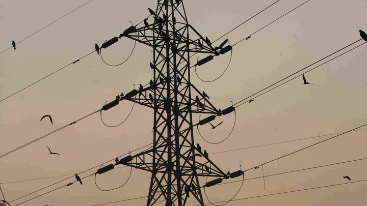 यूपी में अघोषित बिजली कटौती से लोग परेशान, पावर कॉर्पोरेशन के पास नहीं है कोई जवाब UP Tak