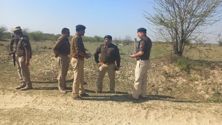 मासूम बच्ची से रेप करने वाले युवक को पुलिस ने मारी गोली, पुलिसकर्मी की राइफल छीनकर किया था फायर UP Tak