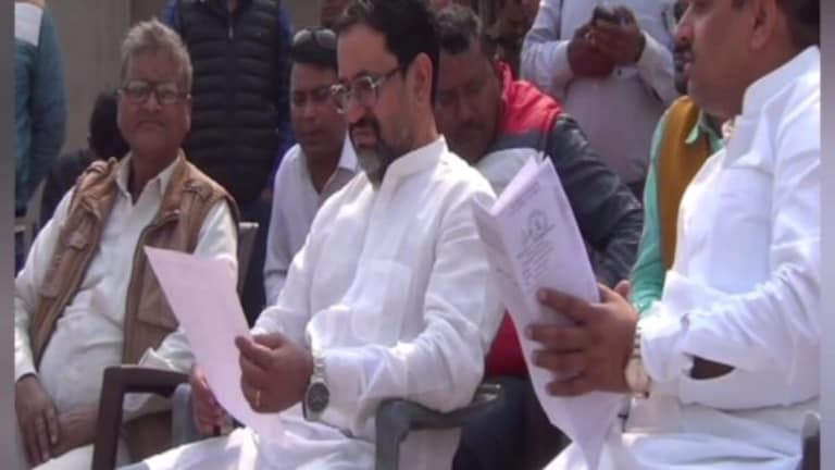 रामचरितमानस विवाद: बीजेपी सांसद निरहुआ बोले-कृष्ण के समय में कंस थे तो राम के समय में भी रावण UP Tak