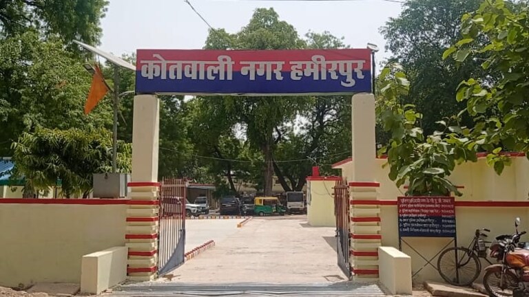 हमीरपुर: बारात में नाचने से मना करने पर शराबी युवक ने बारातियों पर बरसाए पत्थर, आधा दर्जन घायल UP Tak