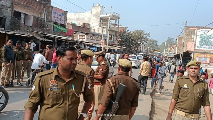 हरदोई: युवक की मौत के बाद ग्रामीणों ने सड़क पर शव को रखकर लगाया जाम UP Tak